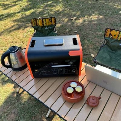 Portables Solarkraftwerk mit Ladegerät an Bord und 2200 Watt reinem Sinuswellenumrichter