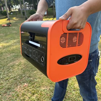 AT22 220V Portable Power 2200W Peak 4400W Lithiumbatterie für Camping und Notfälle