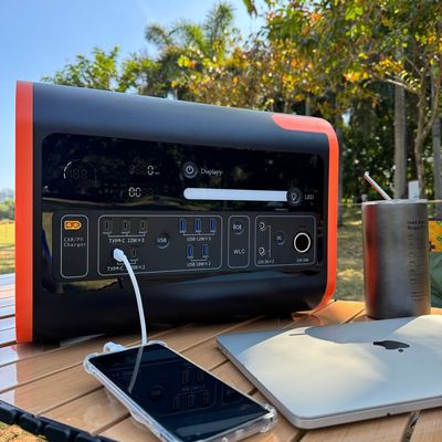 2048wh Nominalkapazität Portable Power Station mit schneller Ladung von 1500 Watt und Solarzellen