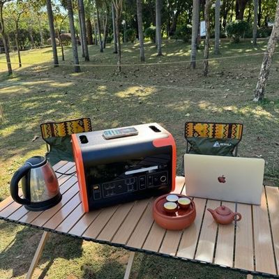 Multifunktionales Solarkraftwerk für Camping mit USB 12W*3/18W*2 und 50±0,5Hz Frequenz
