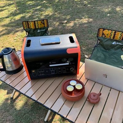 AC/DC/Type-C/PV-Ladegerät 2200 Watt mobiler Solargenerator mit drahtlosem Ladegerät