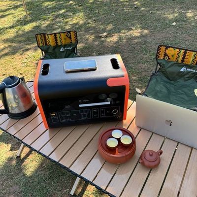 Portable Camping 2200W Kraftwerk mit 15W drahtlosem Aufladen LiFePO4 UPS Solarpanel