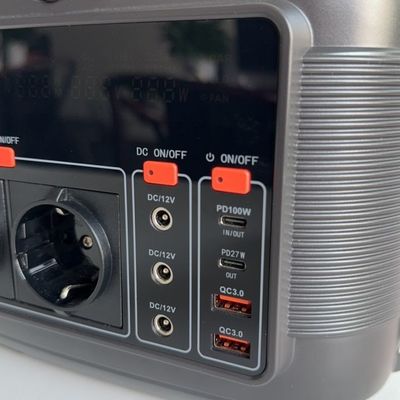 11W LED-Beleuchtung 220V/110V Wechselstrom-Ausgang 600W Lithiumbatterie für tragbares Kraftwerk