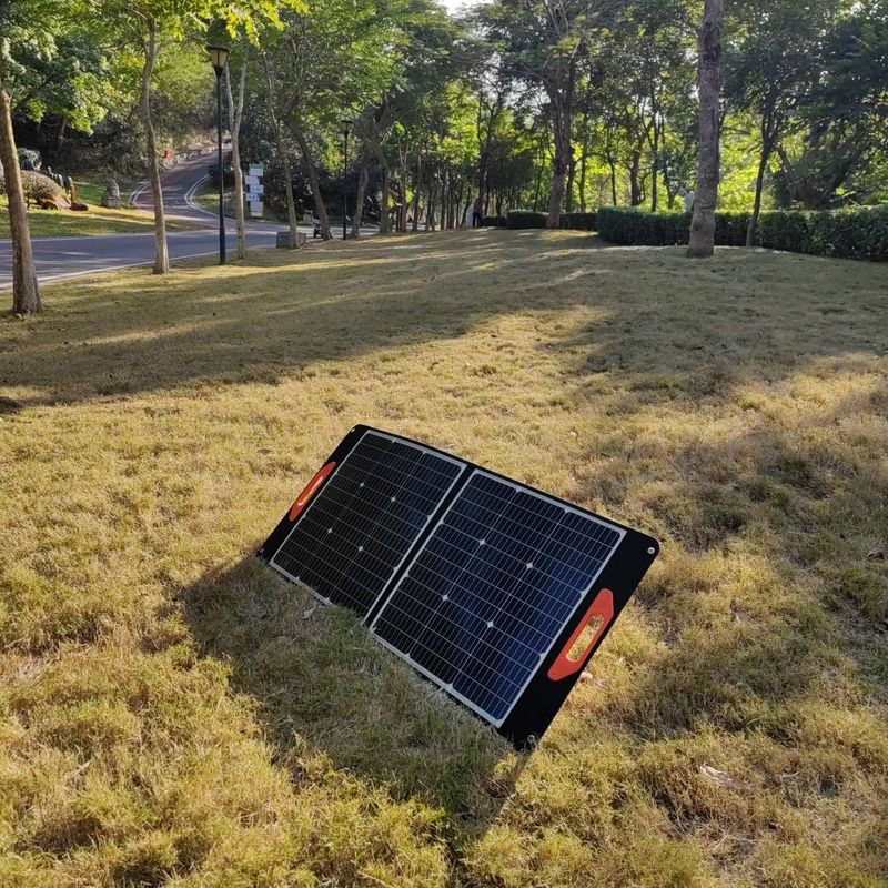 100 W Portable Foldable Solar Panel für Energiespeichersystem 29 kg Gleichspannungsausgang 19V/5.3A