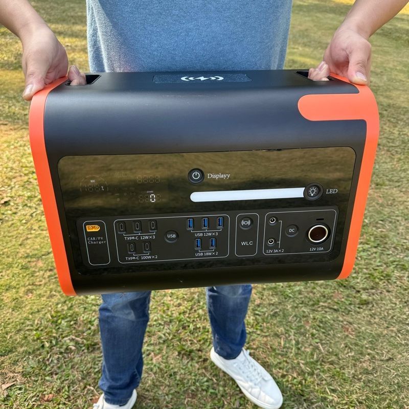 AT22 220V Portable Power 2200W Peak 4400W Lithiumbatterie für Camping und Notfälle