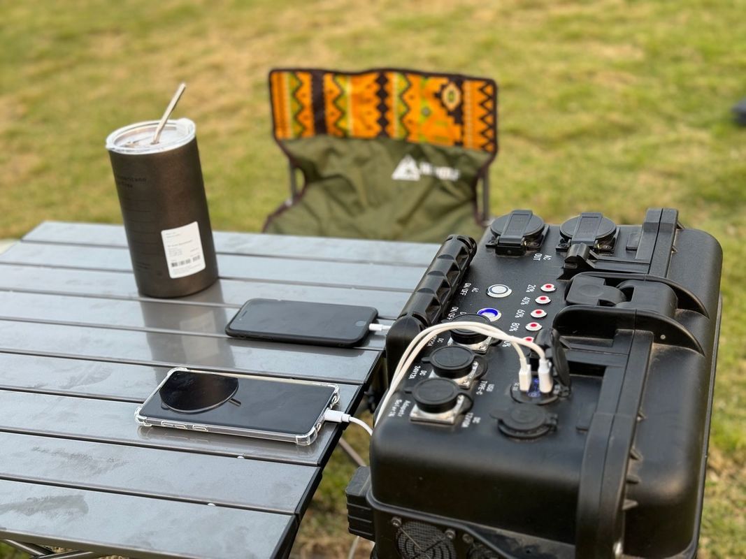 8000W Spitzenleistung Outdoor-Portable 220V UPS-Stromversorgungsanlage mit AC-Rein-Sinewellen-Ausgang