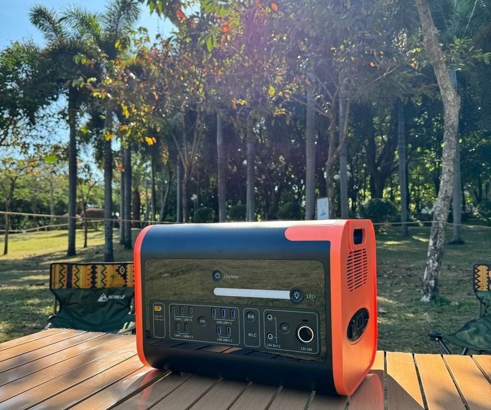 1800W 2000W 2200W Portable Power Station 2kw mit Lithium LiFePO4 Batterie AT22 Schwarz